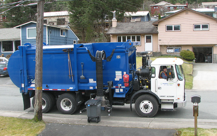 Pacific Waste (Formerly Arrow Refuse) has a new type of Automated Side Loader.