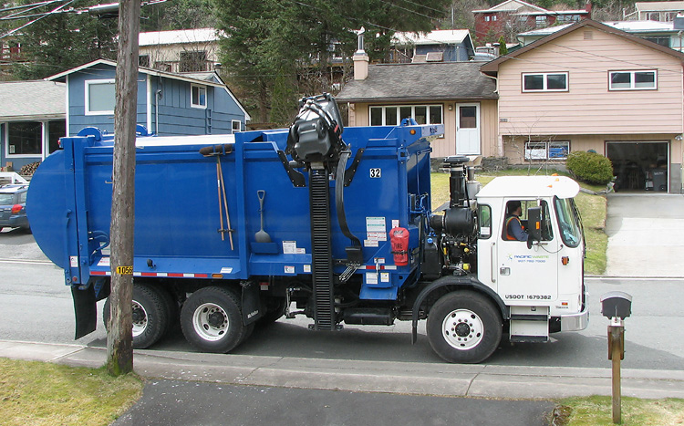 Pacific Waste (Formerly Arrow Refuse) has a new type of Automated Side Loader.