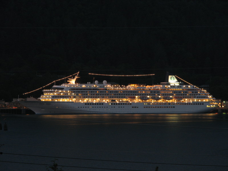 Cruise Ship Crystal Harmony